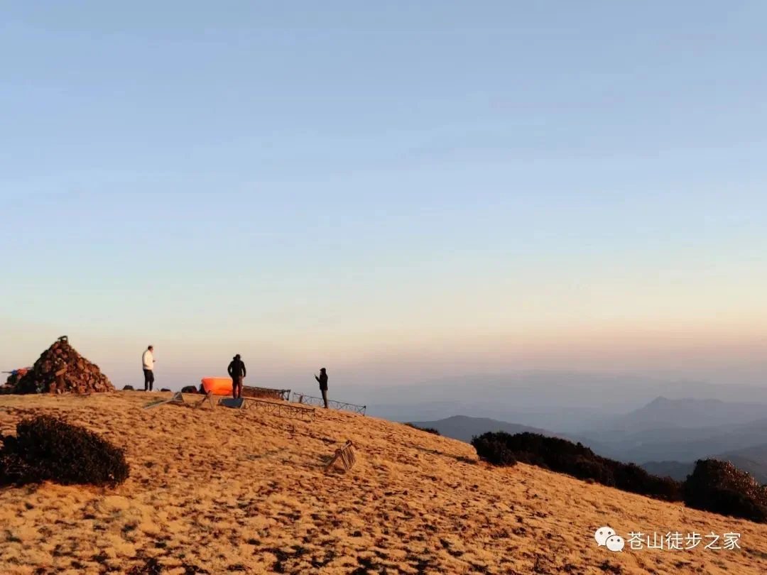 Hiking to Jizu Mountain | A Buddhist Pilgrimage Trail (Medium Distance)