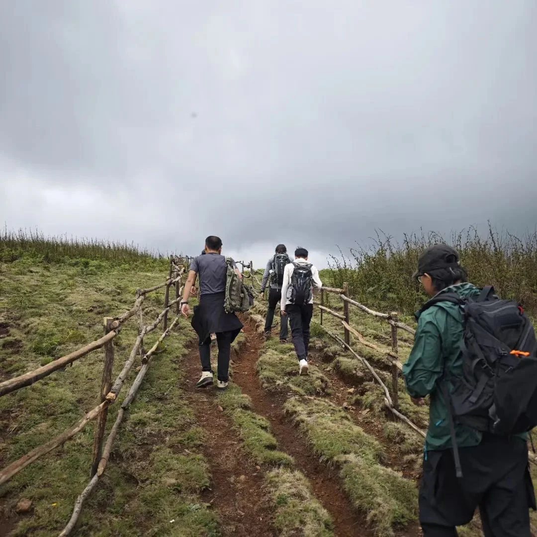 Hiking to Jizu Mountain | A Buddhist Pilgrimage Trail (Medium Distance)